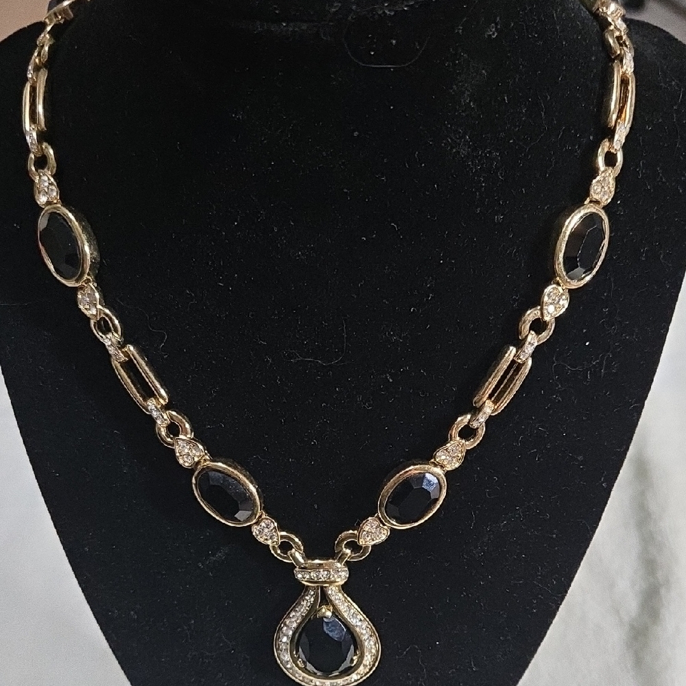 Elegant Gold and Black Necklace